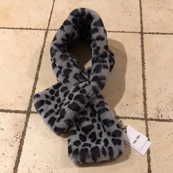 Alex Max Leopard Print Scarf - Picture 2 of 4